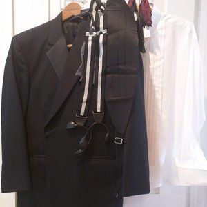 Brooks Brothers Men's Tuxedo 42S with Shirt, Cummerbund, Bow ties, Suspenders
